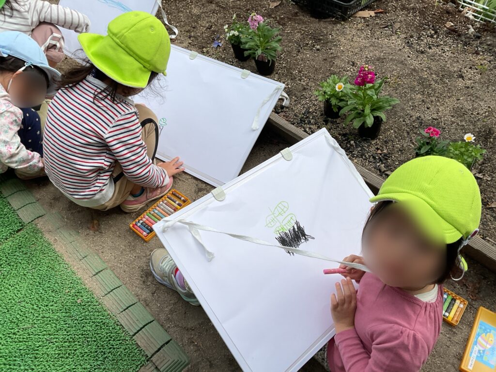 秋ならではの遊びを楽しんでいます。